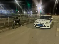 Түбән Камада полиция хезмәткәрләре питбайкта йөргән 14 яшьлек яшүсмерне тоткарлаган