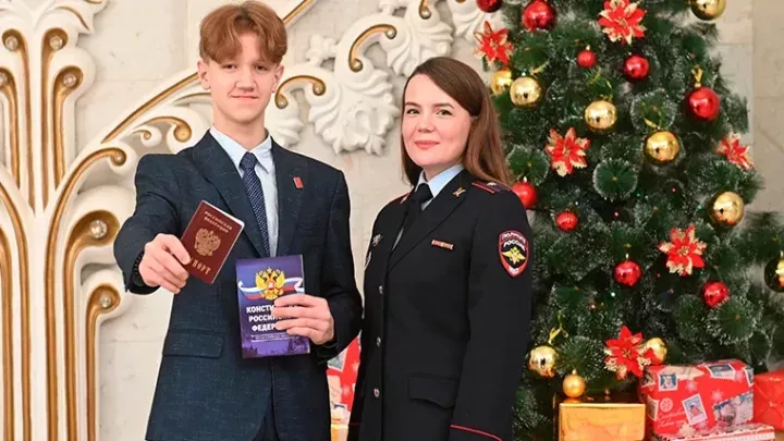 Түбәнкамалыларга Россия Федерациясе гражданнарының беренче паспортлары тапшырылды