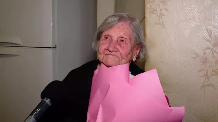 Түбән Камада тыл ветераны Мария Шикунова 101 яшьлеген билгеләп үтте