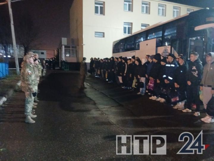 Түбән Камадан 54 егетне армиягә озаттылар