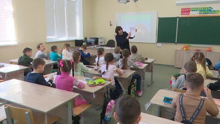 Мәгариф министрлыгы укытучыларга хезмәт хакы түләү системасындагы үзгәрешләрне аңлатты