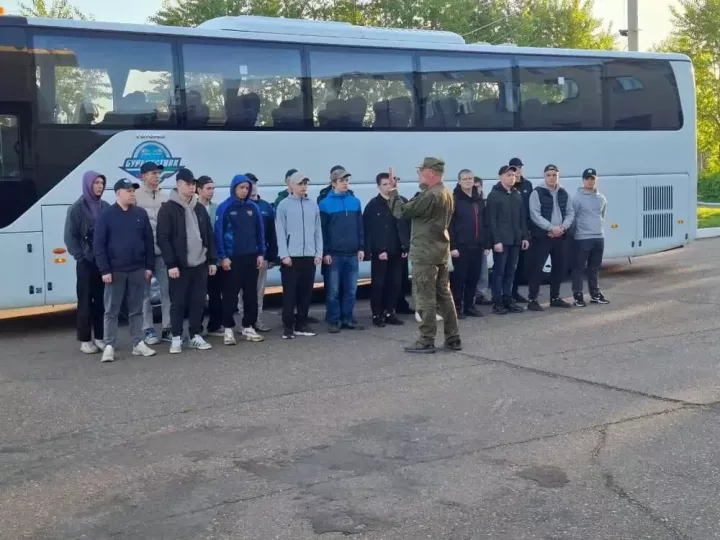 Түбән Камадан 19 егет армия сафларына хезмәт итәргә китте