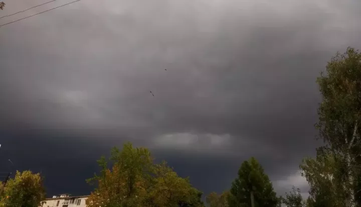 Татарстанлыларны сишәмбе яңгыр һәм көчле җил булу турында кисәттеләр
