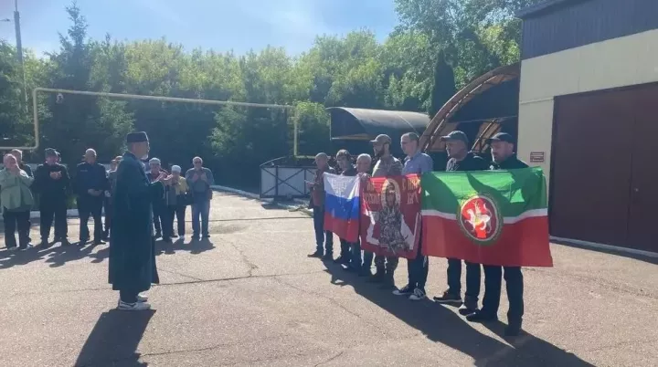 Түбән Камада җиде кешедән торган контрактчылар төркеме хәрби хезмәт урынына китте