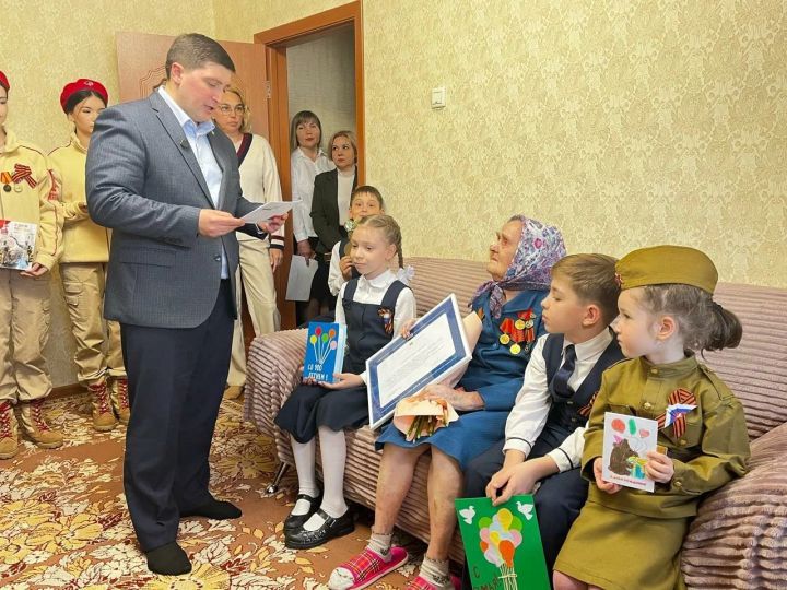 Бер гасыр яшәгән
