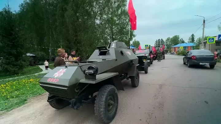 Ачык һава астында музей: Зур Афанасовода бәйрәмдә хәрби техника күргәзмәсе