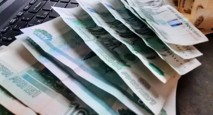 Түбәнкамалыны мошенниклыкта гаепләп шартлы срокка хөкем иттеләр