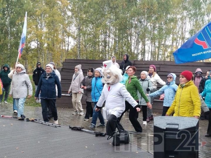 Түбәнкамалылар «Гаилә» паркы һәм Вахитов проспектындагы яңа сквер буйлап 10 мең адым үттеләр