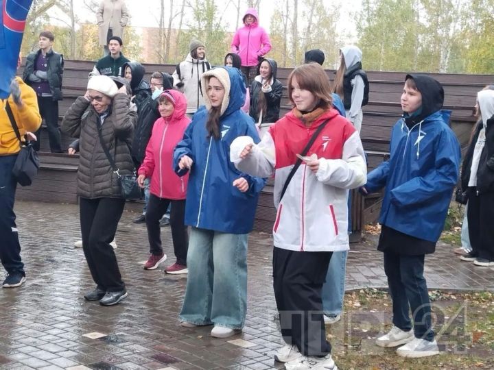 Түбәнкамалылар «Гаилә» паркы һәм Вахитов проспектындагы яңа сквер буйлап 10 мең адым үттеләр