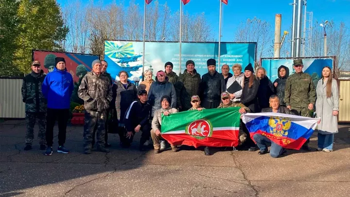 Түбән Камада дүрт кешедән торган хәрбиләр командасын хезмәт урынына озаттылар