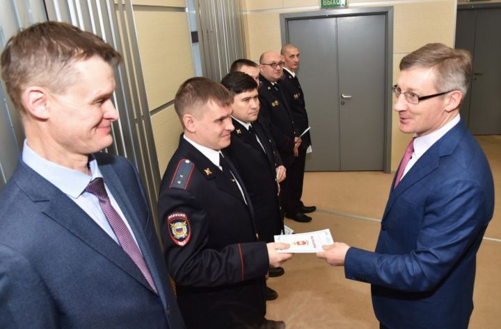 Татарстанда 23 полиция хезмәткәренә торак сатып алу өчен сертификатлар тапшырылды
