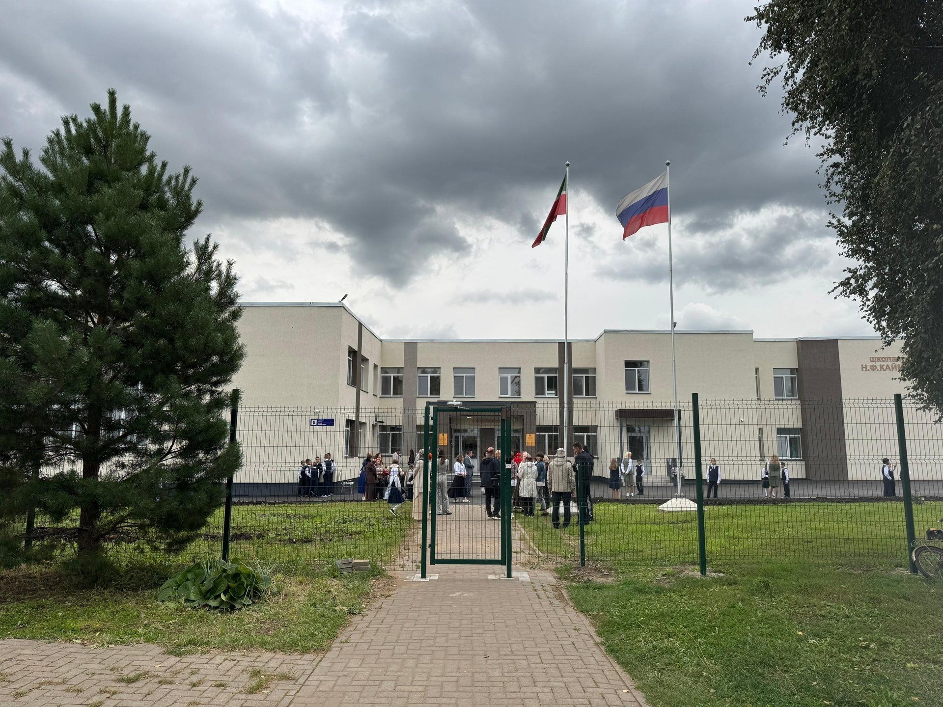 Түбән Кама районында төзекләндерүдән соң Кайманов исемендәге яңартылган мәктәп ачылды