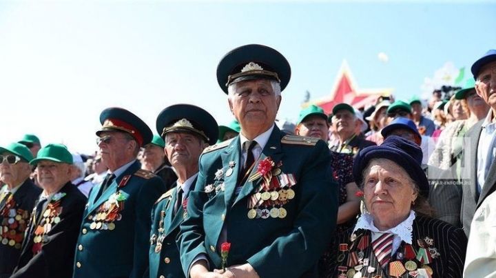 Миңнеханов ТАССРның 100 еллыгына фронтовикларга өстәмә 25әр мең сум акча бүлеп бирде