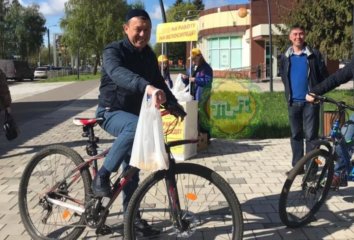 Түбән Кама районы Башкарма комитеты җитәкчесе Рамил Муллин эшкә велосипедта килгән