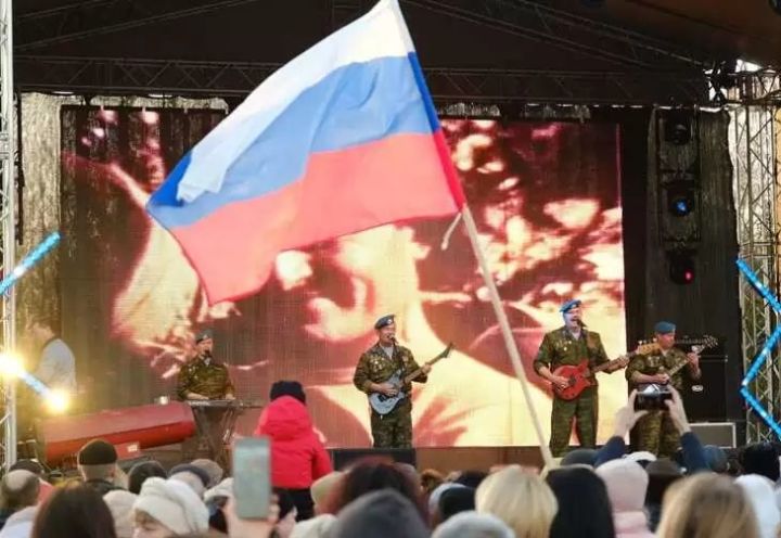 Шәһәрдә Россия Дәүләт флагы көне уңаеннан бәйрәм чаралары була
