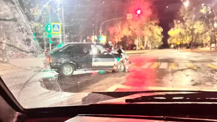 Түбән Каманың Тукай паркы янында автомобиль һәлакәте видеога эләккән