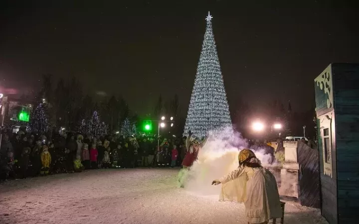 Түбән Каманың Лемаев мәйданында Яңа ел шәһәрчеге ачылды