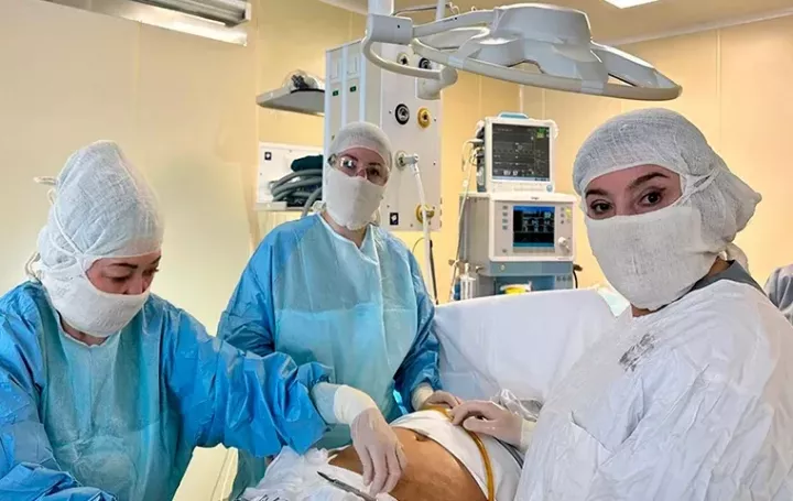 Түбән Кама гинекологлары 37 яшьлек хатын-кызның эченнән футбол тубы зурлыгындагы шешен алган