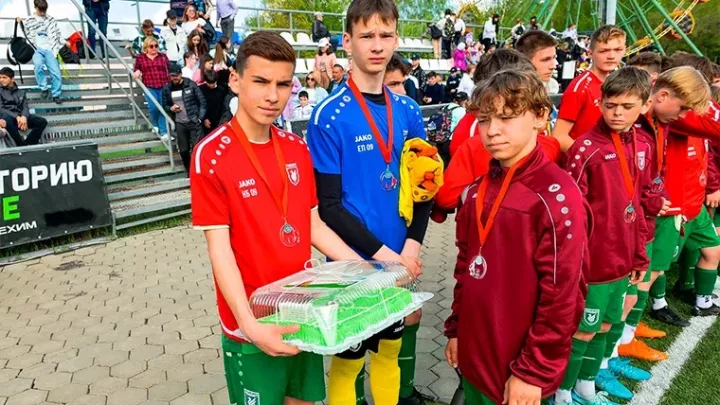 Түбән Кама командасы Владимир Винников истәлегенә үткәрелгән футбол турнирында икенче урынны яулады