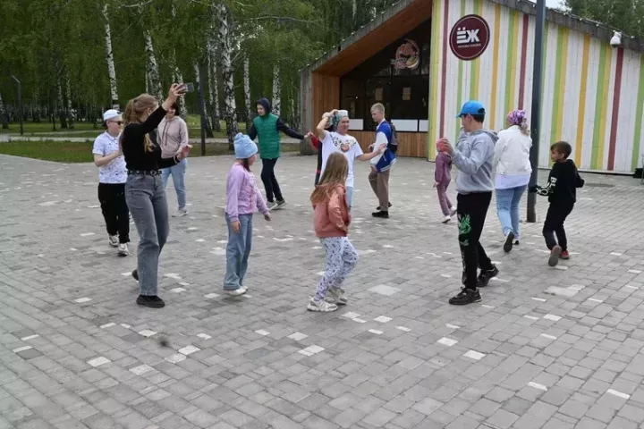Түбән Камада узган фестивальдә балаларны татар халык уеннары белән таныштырдылар