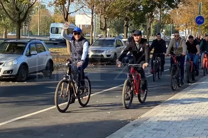 Түбән Кама җитәкчеләре администрациягә эшкә велосипедта бардылар