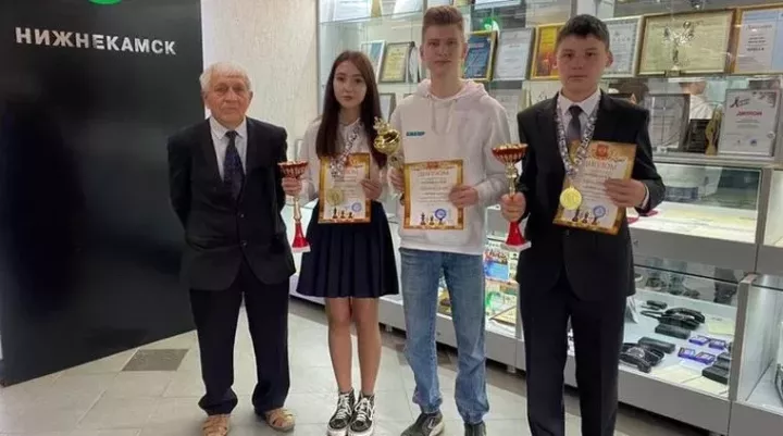Түбән Кама укучылары шахмат буенча Татарстан чемпионнары булды