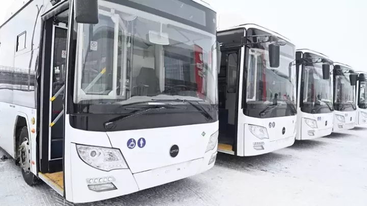 Түбән Кама Татарстан Рәисеннән яңа автобуслар алды