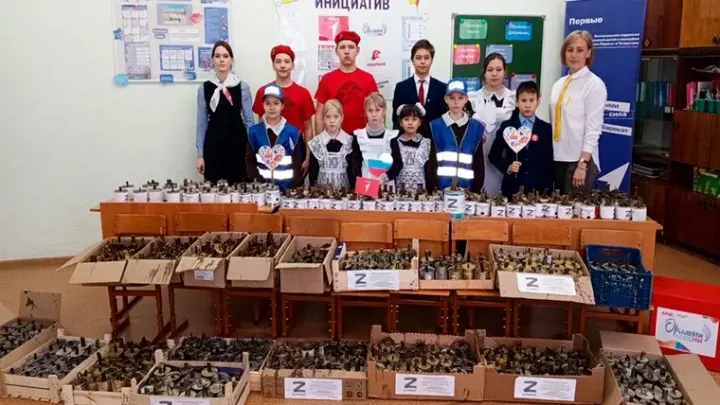 Түбән Кама педагоглары махсус хәрби операция урынындагы солдатларга 750 мең сумнан артык акча тапшырган