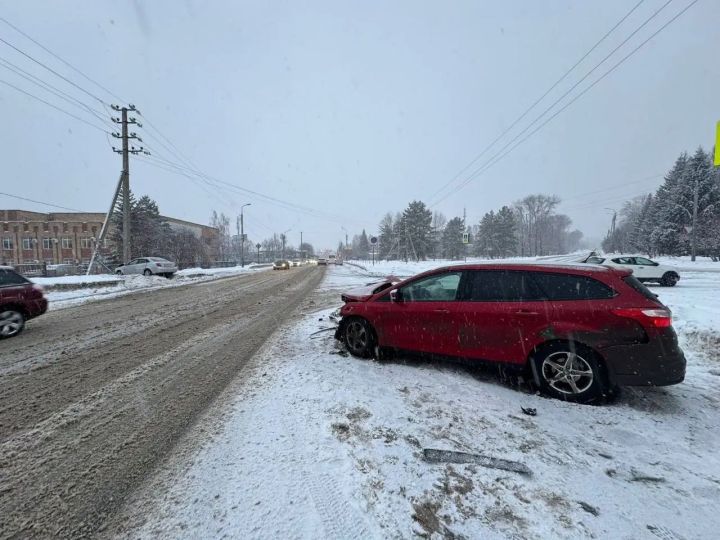 Бер тәүлек эчендә Түбән Камада 12 юл-транспорт һәлакәте булган