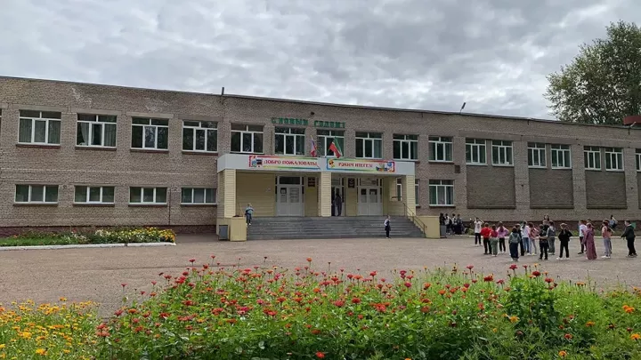 Түбән Кама мәктәбе «Знание» җәмгыятенең китапханә практикалары конкурсына узды