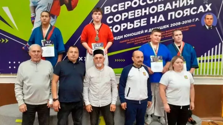 Түбәнкамалы билбау көрәше буенча Бөтенроссия турнирының абсолют җиңүчесе булды