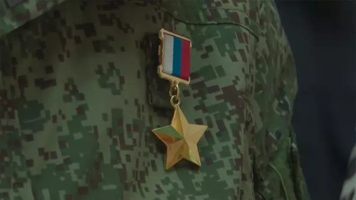 Радмир Беляев түбәнкамалыларны Ватан Геройлары көне белән котлады