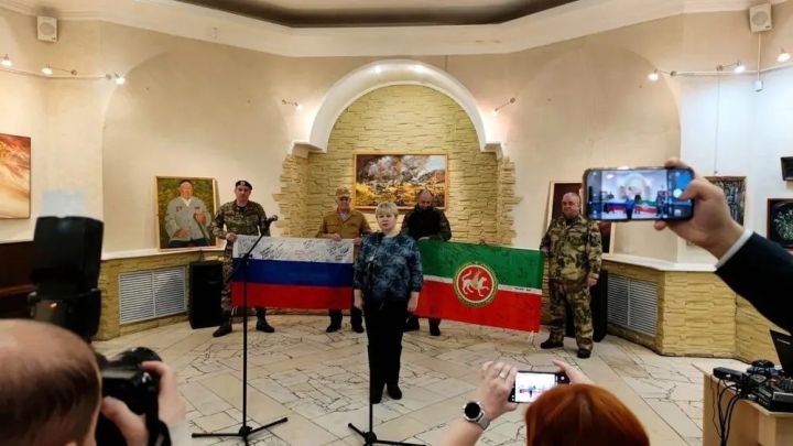 Түбән Кама рәссамнары «Алар Ватан өчен көрәштеләр» күргәзмәсен тәкъдим итте