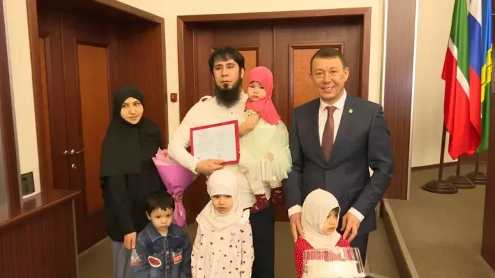 Түбән Камада яшәүче ике гаиләгә торак сатып алу өчен социаль түләүләр бирелде