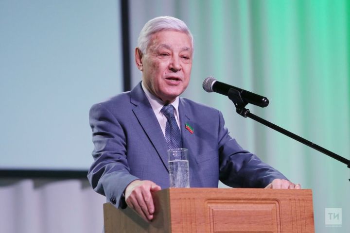 Фәрит Мөхәммәтшин татарстанлыларны Яз һәм Хезмәт бәйрәме белән котлады
