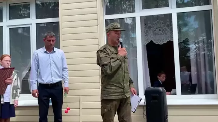 Түбән Кама районында махсус операциядә һәлак булган геройның әнисен бүләкләделәр