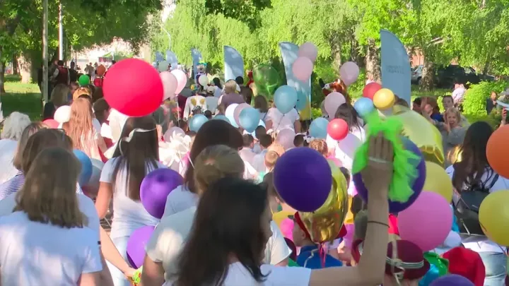 Түбән Камада балаларны яклау көне: «Сабантуй» паркында бәйрәм һәм салют