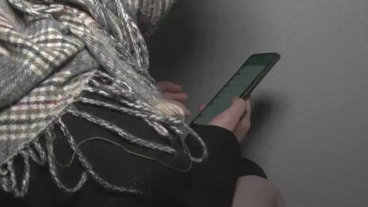Өлкән яшьтәге түбәнкамалы мошенникларга ышанып, ялган таксистка ярты миллион сум акчасын биргән
