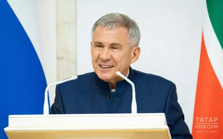 «Ак чәчәкләр» премиясендә Рөстәм Миңнехановтан алдагы сайлауларда катнашуын сорадылар