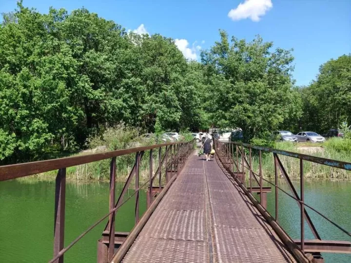 Түбән Камада понтон күпере янындагы чүплекне бетергәннәр