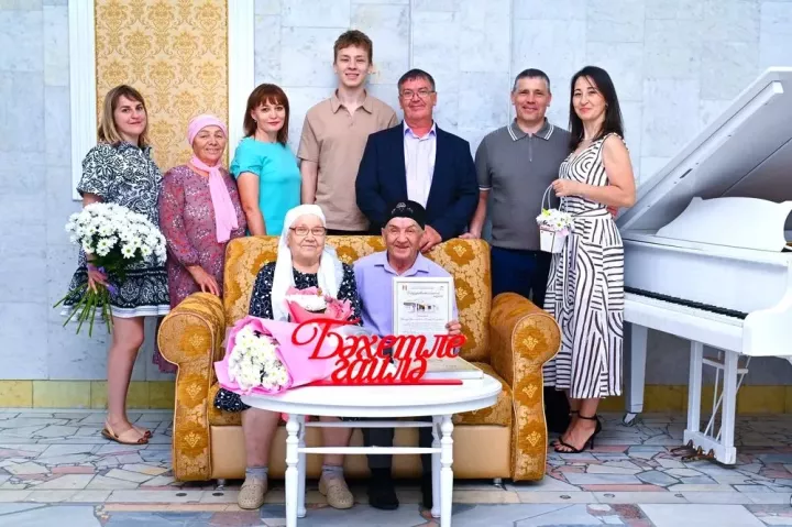 Түбән Камада Нигъмәтуллиннар гаиләсе зөбәрҗәт туйларын билгеләп үтте