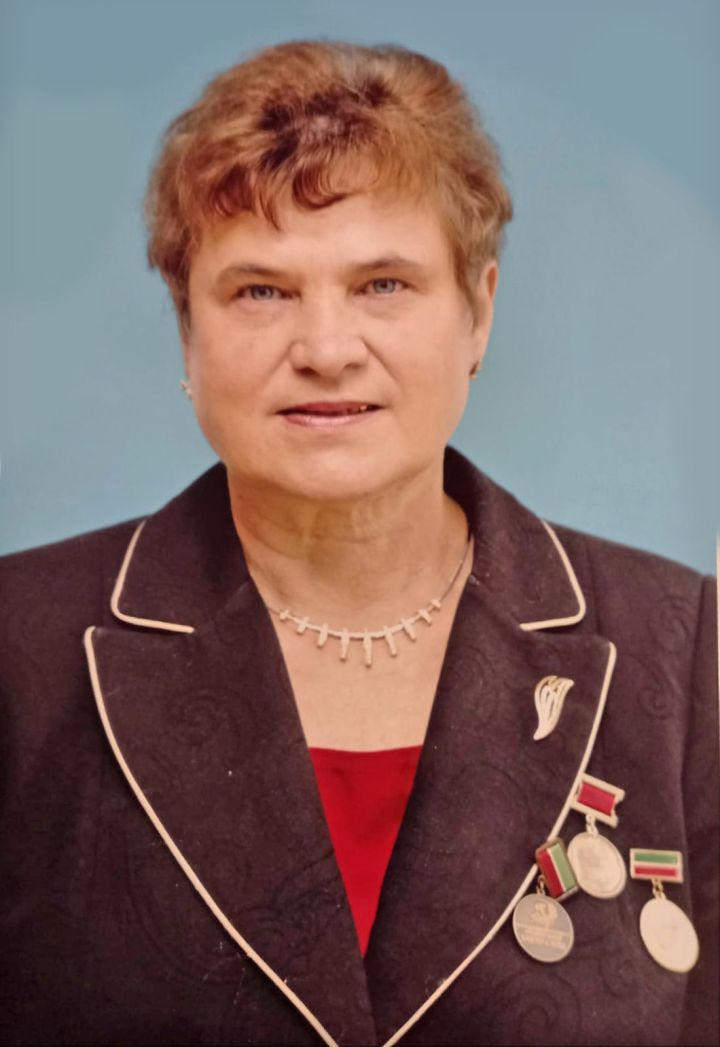 48 ел педагогик стажы булган Гөлнур Галәвиева: «Мин бәхетле кеше»