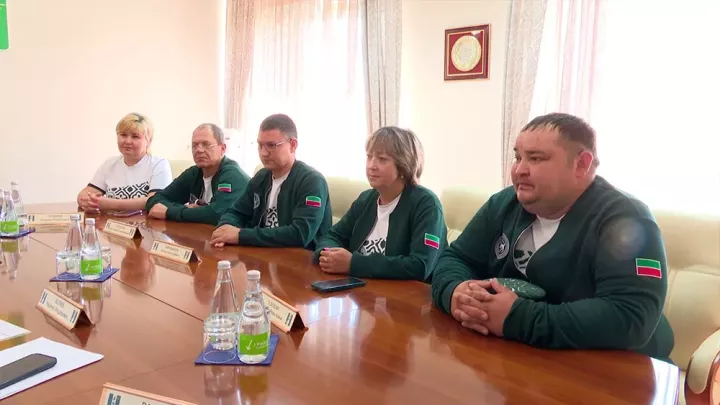 Радмир Беляев «Абилимпикс»та Түбән Кама һәм Татарстанны тәкъдим иткән СВО ветераннары белән очрашты