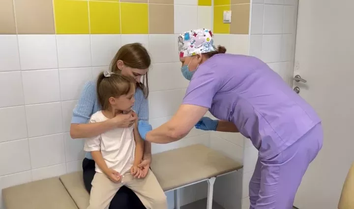Табиблар түбәнкамалыларга көз башына кадәр балаларга гриппка каршы прививка ясатырга киңәш итте
