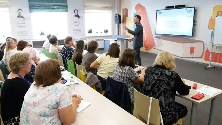 Илнең иң яхшы педагоглары Түбән Камада математика, физика һәм химия укытучылары өчен интенсивлар үткәрә