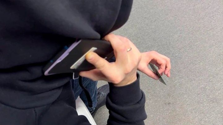 Түбәнкамалы, мошенниклар сүзенә ышанып, 4,8 миллион сум акчасын югалткан