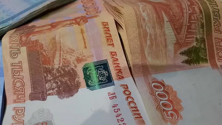 Түбәнкамалы мошенникларга 4 миллион сумнан артык акчасын биргән