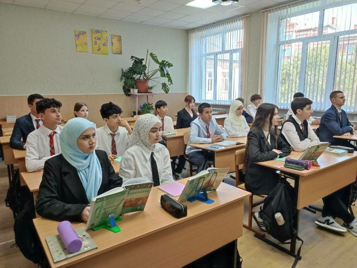 Журналистлар мигрантлар балаларының социаль-мәгариф адаптациясе барышы белән танышты