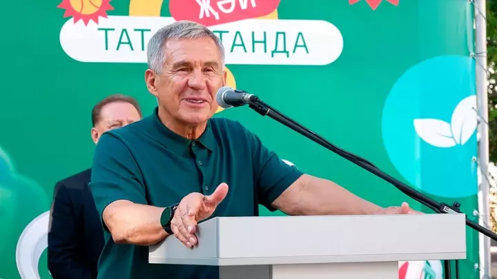 Рөстәм Миңнеханов Түбән Камада яңартылган ишегалдын ачты