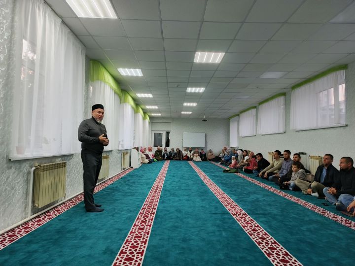 «Ихлас» рухи-әхлакый тернәкләндерү үзәгендә ата-аналар җыелышы узды
